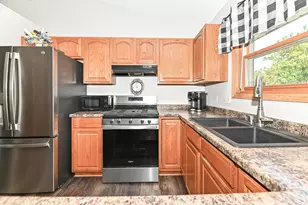 164 Mill Ave, Racine, WI 53182 - Photo 9