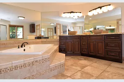 13400 W Linfield Dr, New Berlin, WI 53151 - Photo 25