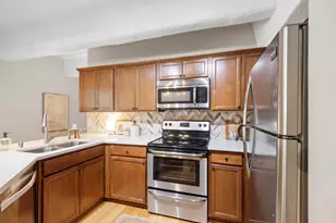 270 E Highland Ave, Milwaukee, WI 53202 - Photo 5