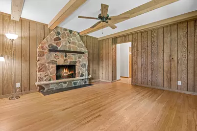 W136N8704  Esquire Rd, Menomonee Falls, WI 53051 - Photo 15