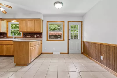 W136N8704  Esquire Rd, Menomonee Falls, WI 53051 - Photo 11
