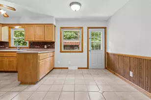 W136N8704 Esquire Rd, Menomonee Falls, WI 53051 - Photo 11