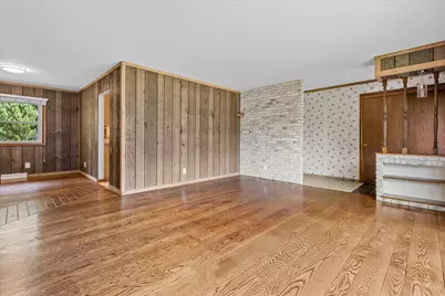 W136N8704  Esquire Rd, Menomonee Falls, WI 53051 - Photo 5