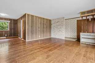 W136N8704 Esquire Rd, Menomonee Falls, WI 53051 - Photo 5