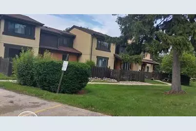 5278  Somerset Ln, Greenfield, WI 53221 - Photo 1