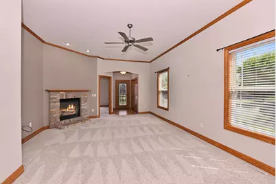 124  Meehan Cir, West Bend, WI 53095 - Photo 3