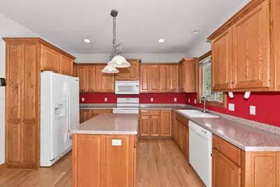 124  Meehan Cir, West Bend, WI 53095 - Photo 11