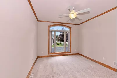 124  Meehan Cir, West Bend, WI 53095 - Photo 7