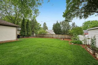 2517 N 96th St, Wauwatosa, WI 53226 - Photo 37