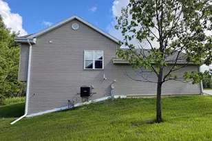 269 Cardinal Dr, Sullivan, WI 53178 - Photo 5