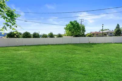 3662 S 32nd St, Greenfield, WI 53221 - Photo 3