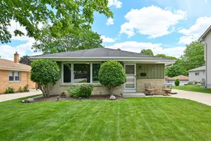 924 S 124th St, West Allis, WI 53214 - Photo 1