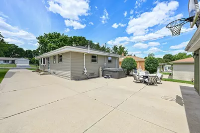924 S 124th St, West Allis, WI 53214 - Photo 29