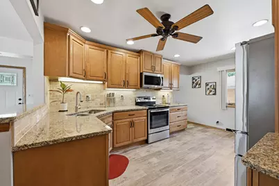 924 S 124th St, West Allis, WI 53214 - Photo 11
