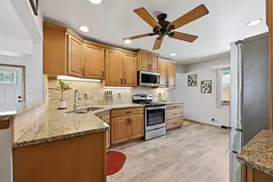 924 S 124th St, West Allis, WI 53214 - Photo 11