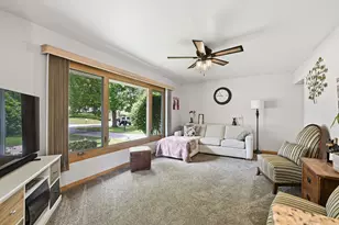 924 S 124th St, West Allis, WI 53214 - Photo 5