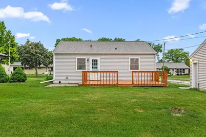 625  Pleasant Dr, West Bend, WI 53095 - Photo 25