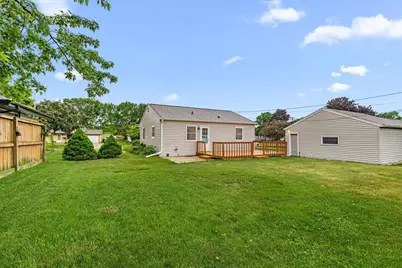 625  Pleasant Dr, West Bend, WI 53095 - Photo 27
