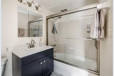 1707 N Prospect Ave #11B, Milwaukee, WI 53202 - Photo 15