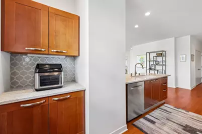 1522 N Prospect Ave #303, Milwaukee, WI 53202 - Photo 15