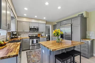 8755 N Pelham Pkwy, Bayside, WI 53217 - Photo 7
