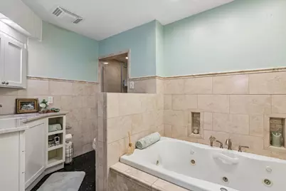 8755 N Pelham Pkwy, Bayside, WI 53217 - Photo 21