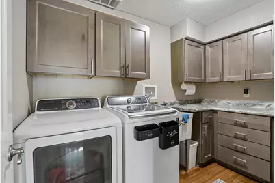 8755 N Pelham Pkwy, Bayside, WI 53217 - Photo 31
