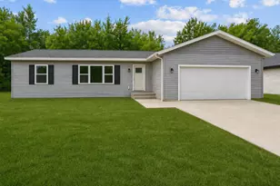 1296 E Bluff Rd, Whitewater, WI 53190 - Photo 1