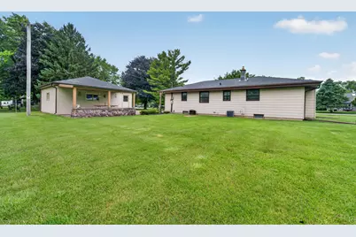 8916 S 84th St, Franklin, WI 53132 - Photo 15