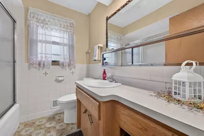 8916 S 84th St, Franklin, WI 53132 - Photo 11