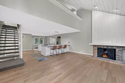 152  Lakefield Ct, Racine, WI 53402 - Photo 3