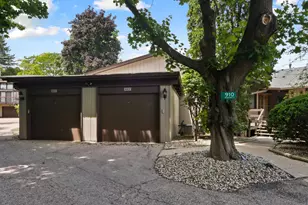 910 Windsor Ct, Fontana, WI 53125 - Photo 25