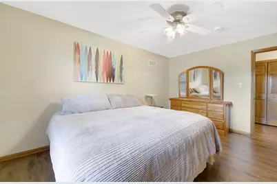 1119 W Fairfield Ct, Glendale, WI 53217 - Photo 19