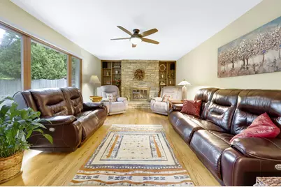 1119 W Fairfield Ct, Glendale, WI 53217 - Photo 11