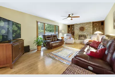 1119 W Fairfield Ct, Glendale, WI 53217 - Photo 9