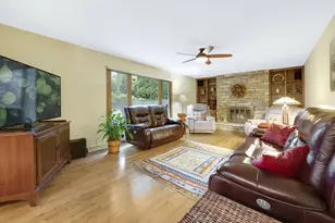 1119 W Fairfield Ct, Glendale, WI 53217 - Photo 9