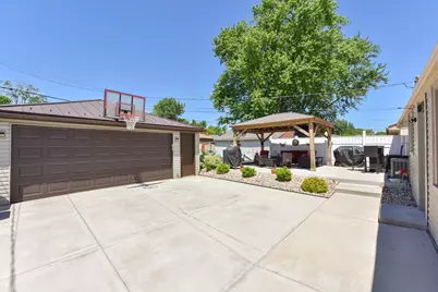 3669 S 81st St, Milwaukee, WI 53220 - Photo 29