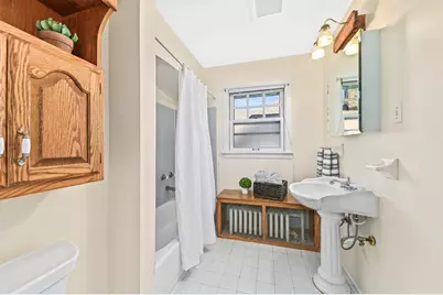 1815 N 72nd St, Wauwatosa, WI 53213 - Photo 23