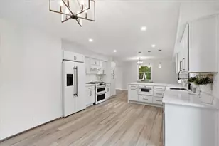 N85W17745 Ann Ave, Menomonee Falls, WI 53051 - Photo 9