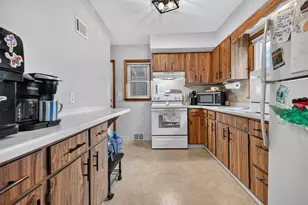 104 E 3rd Ave, Elkhorn, WI 53121 - Photo 7