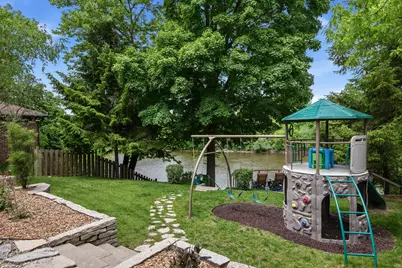736 W Rock Pl, Glendale, WI 53209 - Photo 5