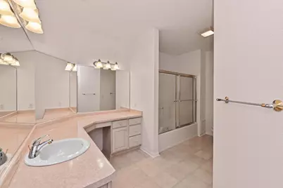 13050 W Bluemound Rd #203, Elm Grove, WI 53122 - Photo 11