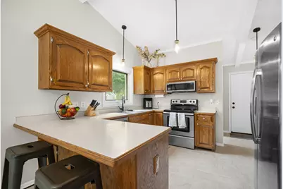 2607  Lancaster Dr, Waukesha, WI 53188 - Photo 5