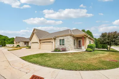 534  Garden Prairie Dr #7, Waukesha, WI 53186 - Photo 3