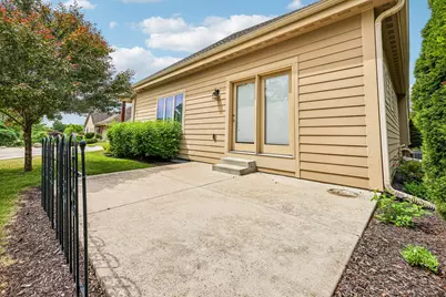 534  Garden Prairie Dr #7, Waukesha, WI 53186 - Photo 5