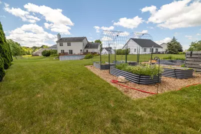 934  Cascade Cir, Hartford, WI 53027 - Photo 9