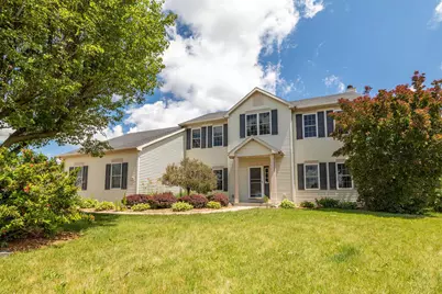 934  Cascade Cir, Hartford, WI 53027 - Photo 3