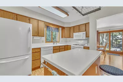 1160 W 19th Ave, Oshkosh, WI 54901 - Photo 5