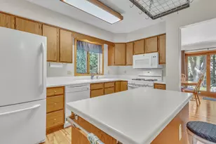1160 W 19th Ave, Oshkosh, WI 54902 - Photo 5