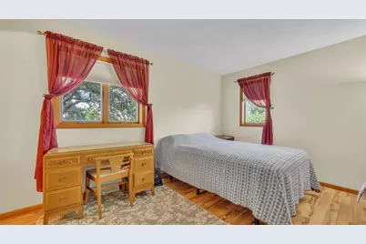1160 W 19th Ave, Oshkosh, WI 54901 - Photo 13